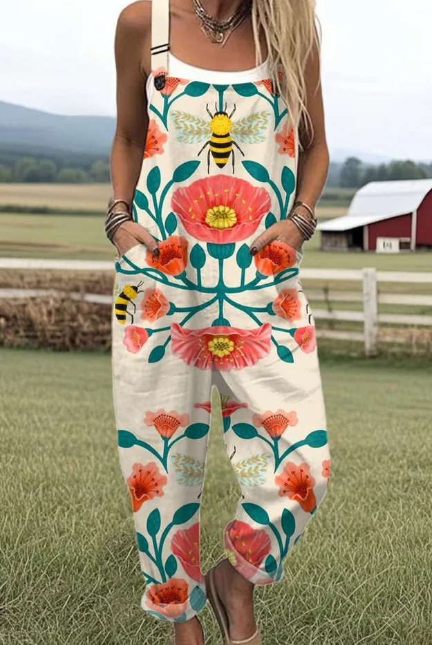 Volledig zicht op de Isolde dames jumpsuit in een lichte tint, met focus op de relaxte pasvorm en de functionele zakken.