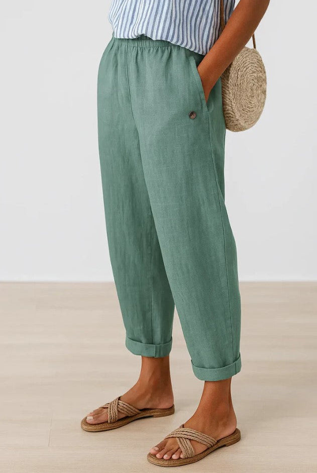 Detail shot of the discreet side pocket on the Kallista trousers in a refreshing turquoise color.