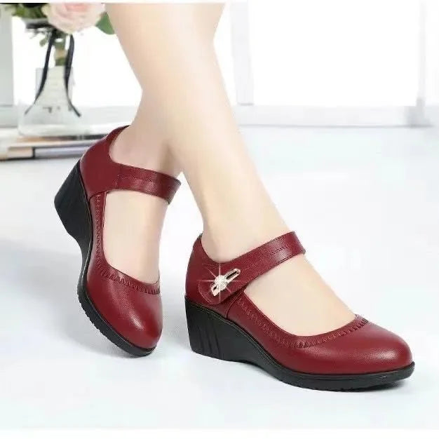 Top-down perspective of the black Kiera orthopedic comfort shoes, emphasizing the sleek design and toe shape.