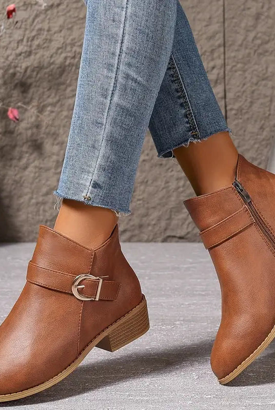 Close-up of the heel of the black Zara comfort ankle boot, illustrating its stable and supportive design.