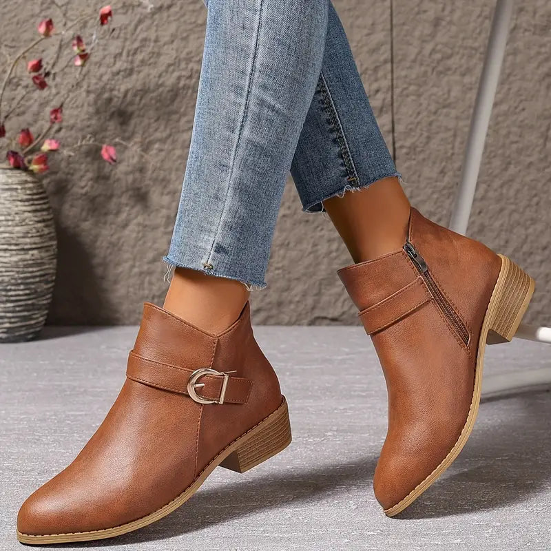 Close-up of the heel of the black Zara comfort ankle boot, illustrating its stable and supportive design.