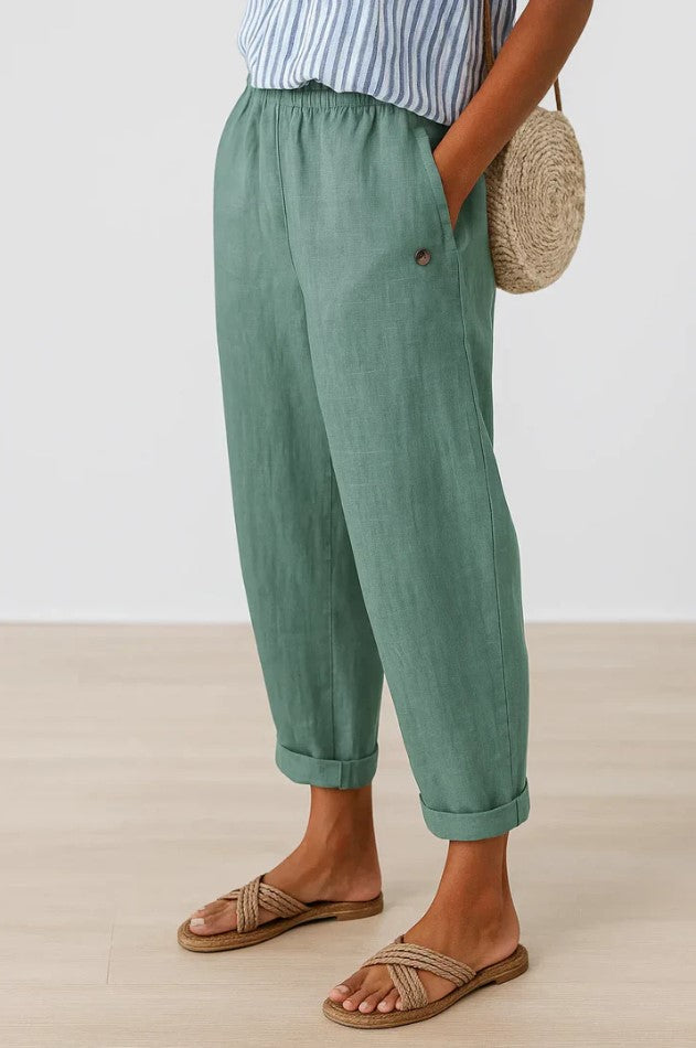 Detail shot of the discreet side pocket on the Kallista trousers in a refreshing turquoise color.