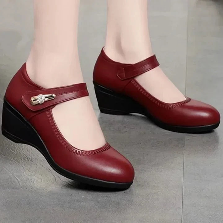 Rear view of the black Kiera orthopedic comfort shoes, focusing on the heel stability and refined finish.