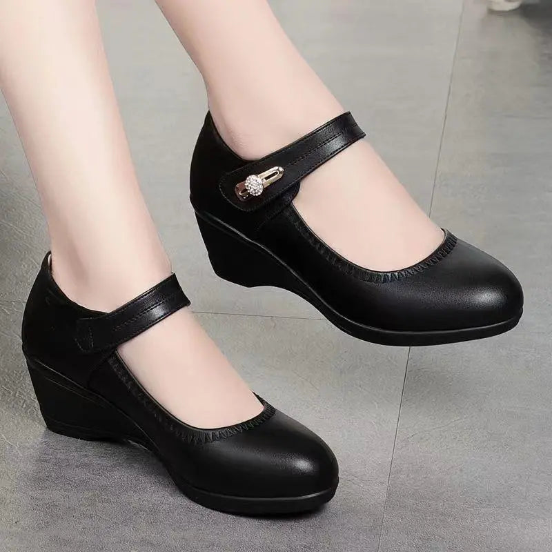 A woman walking in Paloma mid-heel comfort shoes, demonstrating their flexibility and ease of movement.